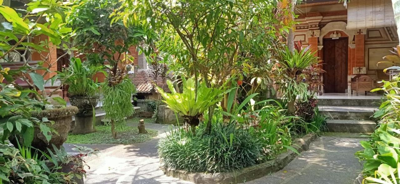 Family Guest House Убуд Екстериор снимка